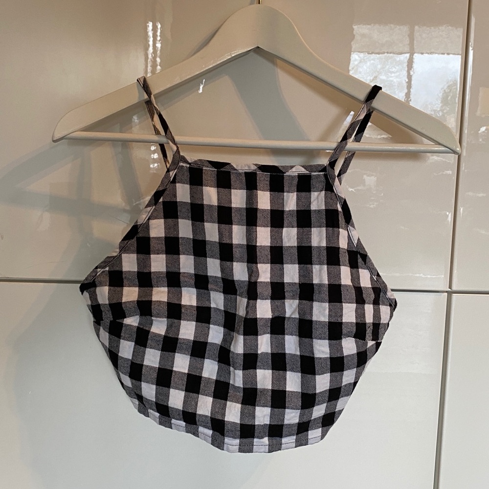 Black and white crop top
